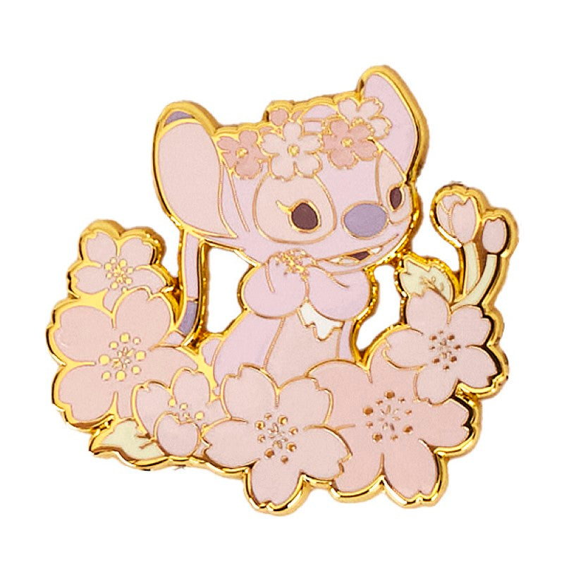 Pins du personnage de Angel rose de l'univers de Stitch entourée de fleurs de cerisiers roses