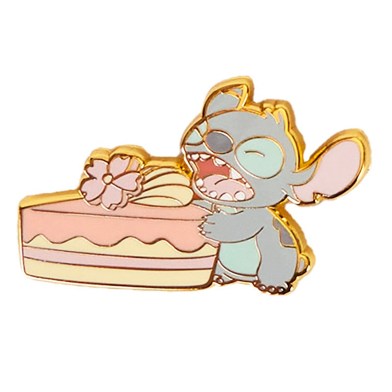 Pins du personnage de Stitch entrain de manger une grosse part de gâteau rose et jaune