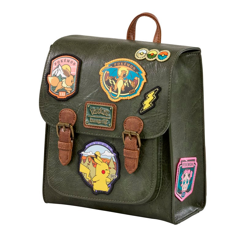 Mini sac à dos munis de pression en face avant avec des écussons de Evoli, de Pikachu et de Dracaufeu. Vue de côté avec l'écusson de Rondoudou
